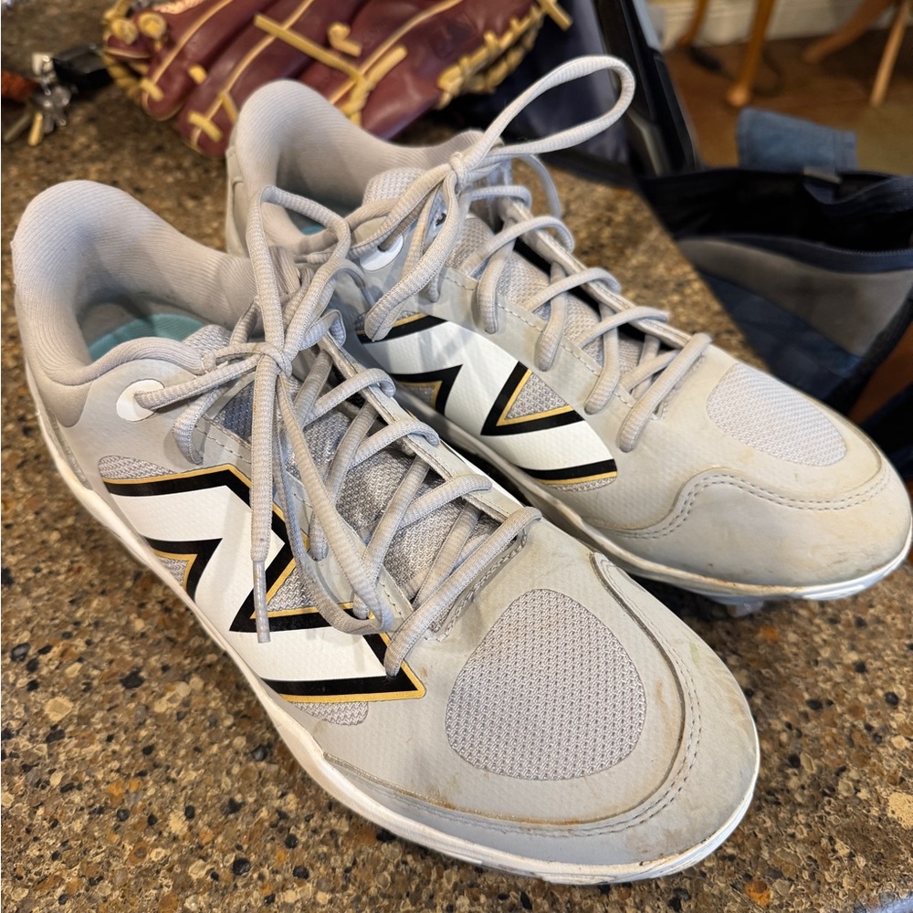 New Balance metal baseball cleats